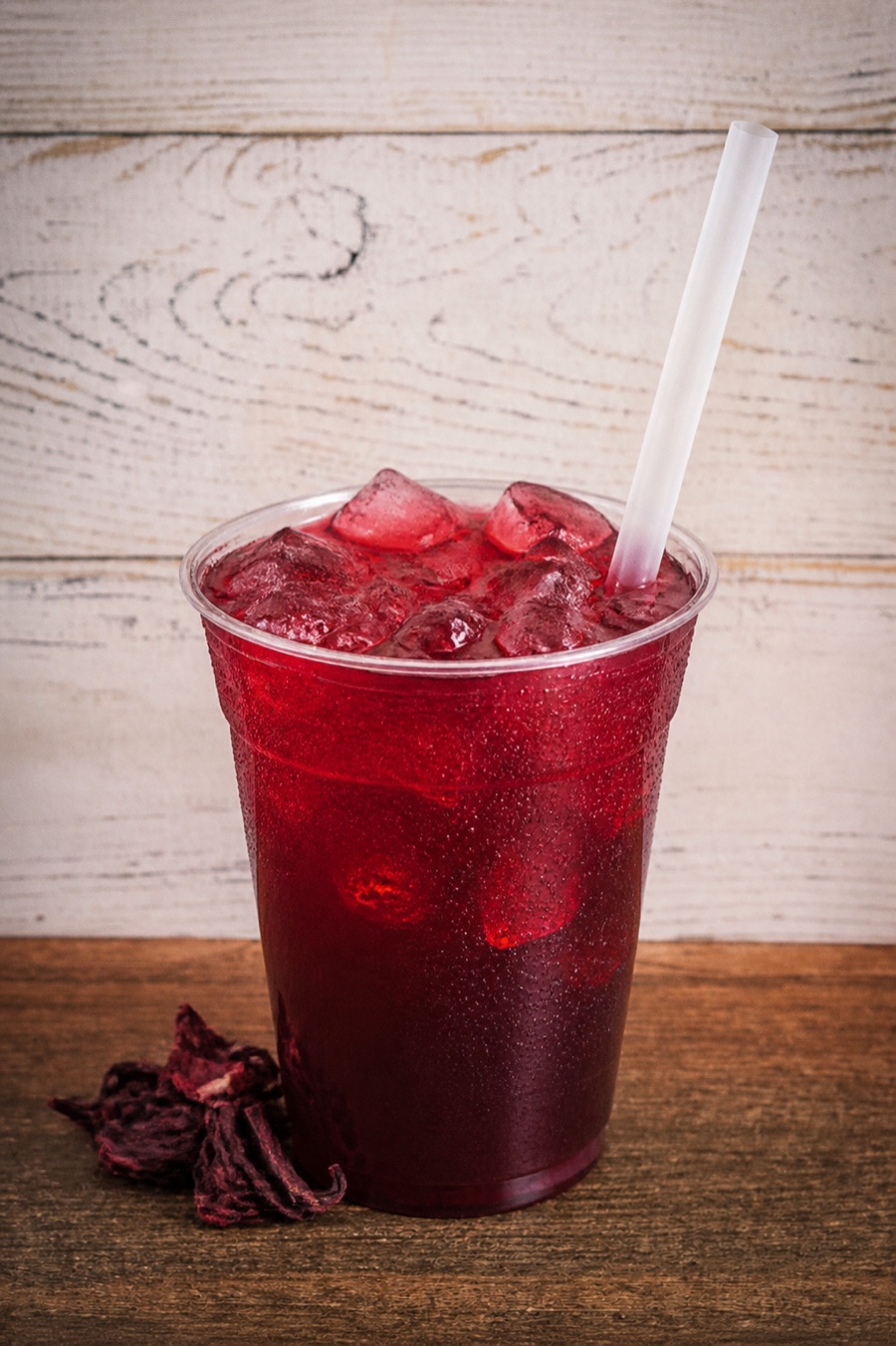 Flor de Jamaica con hielo de Ventanita Tex Mex