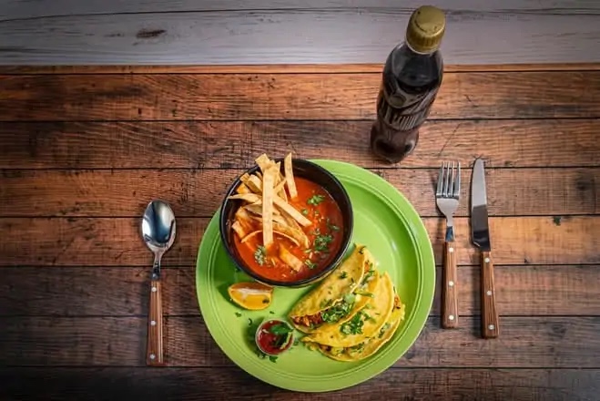 Combo de tacos al pastor con sopa y bebida